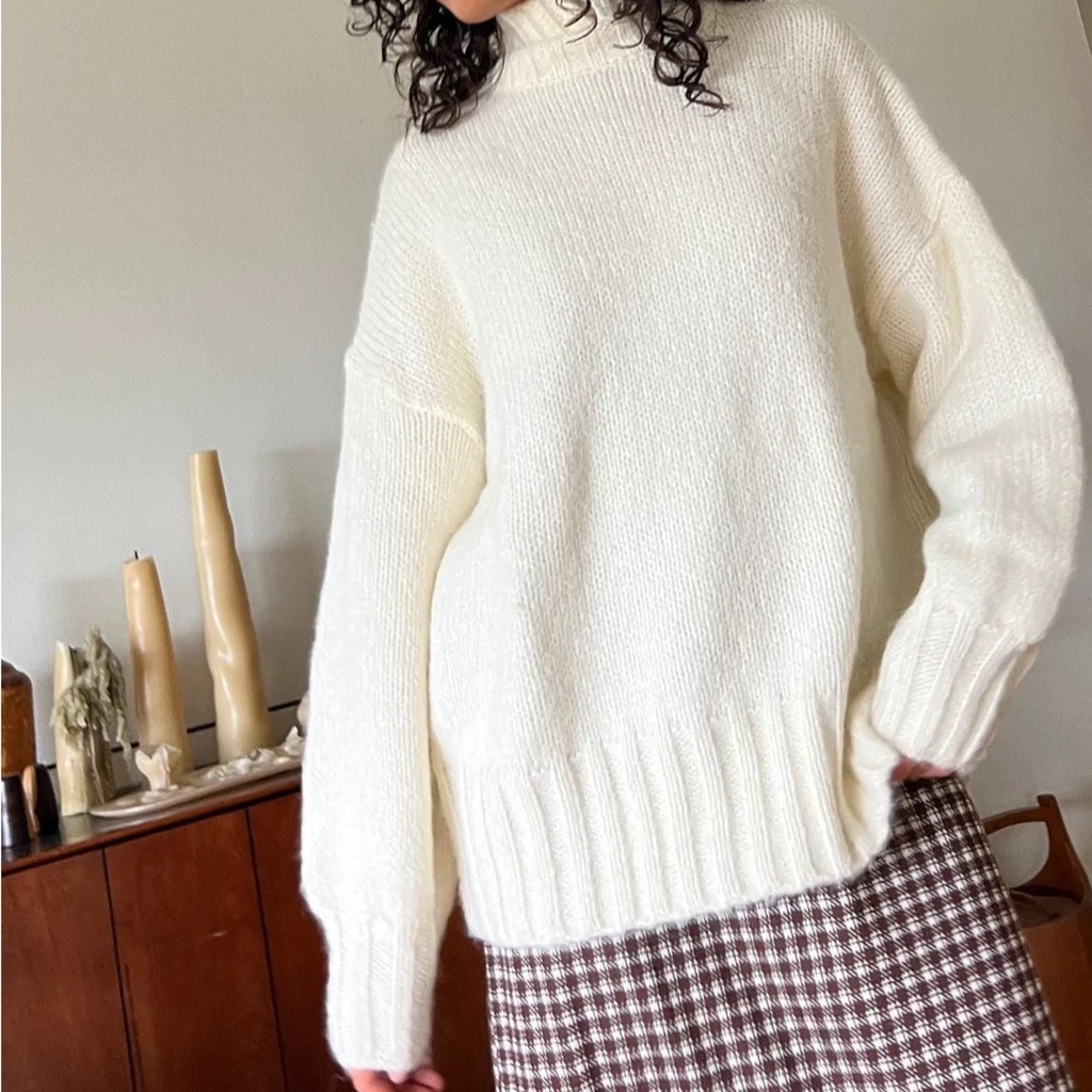 NWT - Cece Turtleneck from Lisa Says Gah!